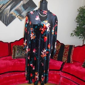 BOUTIQUE WOMAN NEW FLORAL PRINT VELOUR DRESS